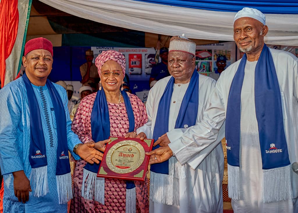 From left: Group General Manager, Dangote Sugar Refinery, Numan, Bello Dan-Musa, Senior Advisor to the Dangote Group President, Fatima Wali Abdurrahman (Receiving an Award), President of the KADCCIMA, Ishaya Idi, First Deputy President of KADCCIMA, Farouk Suleiman, at the Dangote Special Day during the just concluded 46th Kaduna International Trade Fair.